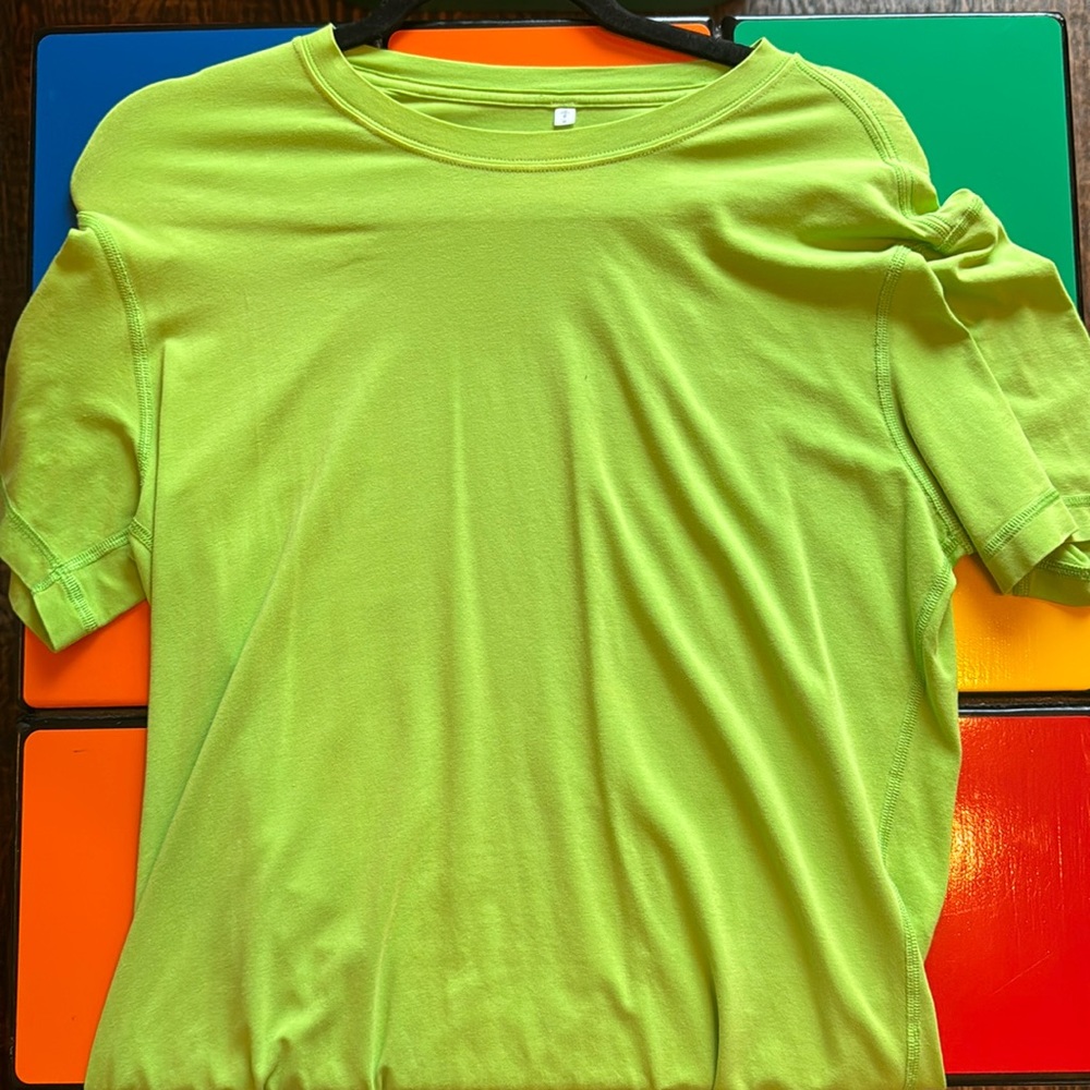 Men’s lululemon green shirt size medium